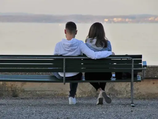 Jak powitać na pierwszej randce? Zrób wrażenie bez stresu!