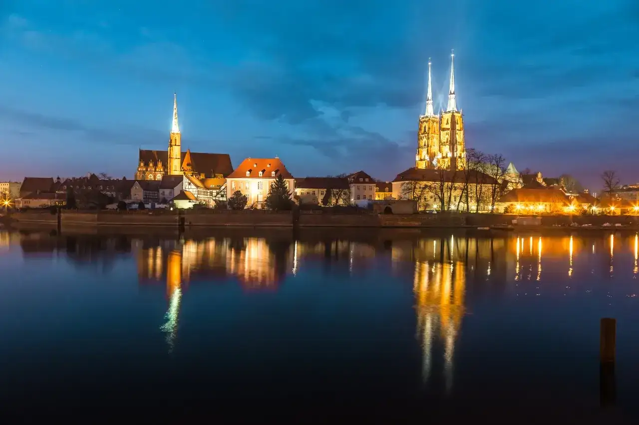 Romantyczne restauracje Wrocław Ostrów Tumski nocą
