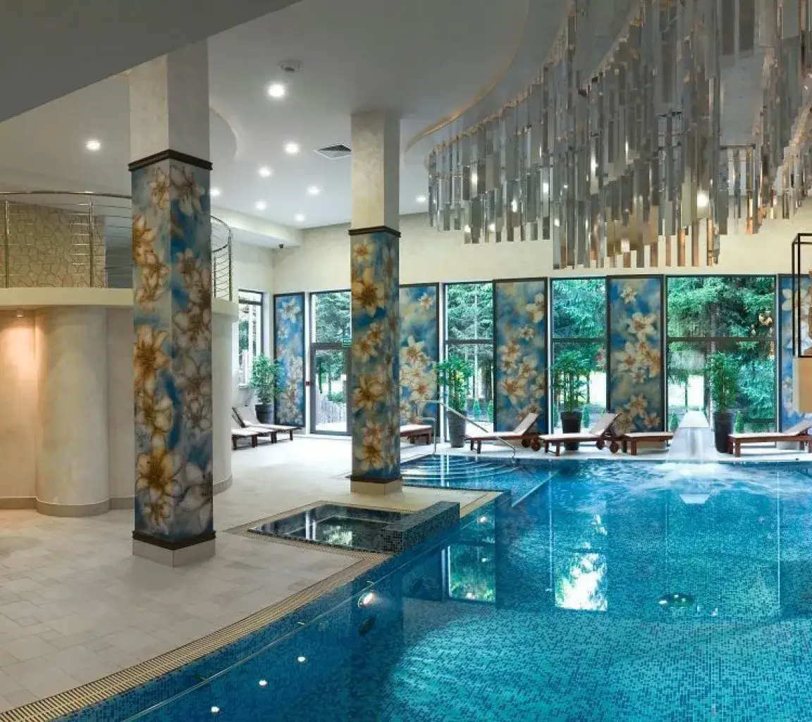 Romantyczny hotel SPA Mazowsze jacuzzi basen