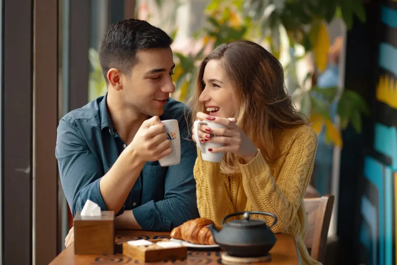 mowa ciała flirt pierwsza randka